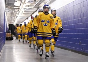 PLYMOUTH, MICHIGAN - APRIL 4: Sweden's Annie Svedin #8 and teammates walk down the hallway to the playing surface for warm-up prior to quarterfinal round action against Finland at the 2017 IIHF Ice Hockey Women's World Championship. (Photo by Matt Zambonin/HHOF-IIHF Images)

